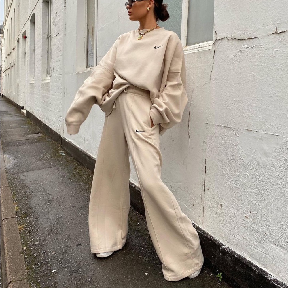 Nike sportswear palazzo pants size small